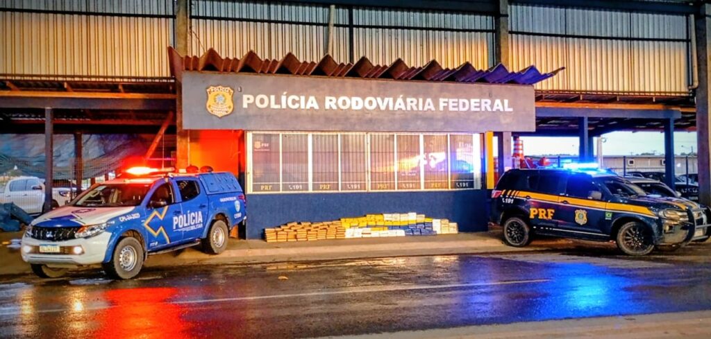 Ação integrada da PM e PRF apreende mais de 300 quilos de drogas