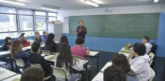 Piso do magistério tem reajuste de 5,4% e vai a R$ 5,1 mil em 2026