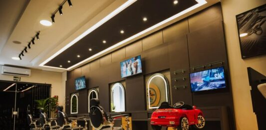 Don Diego Barbershop se aproxima de dois anos em Vilhena e busca novo barbeiro para ampliar equipe