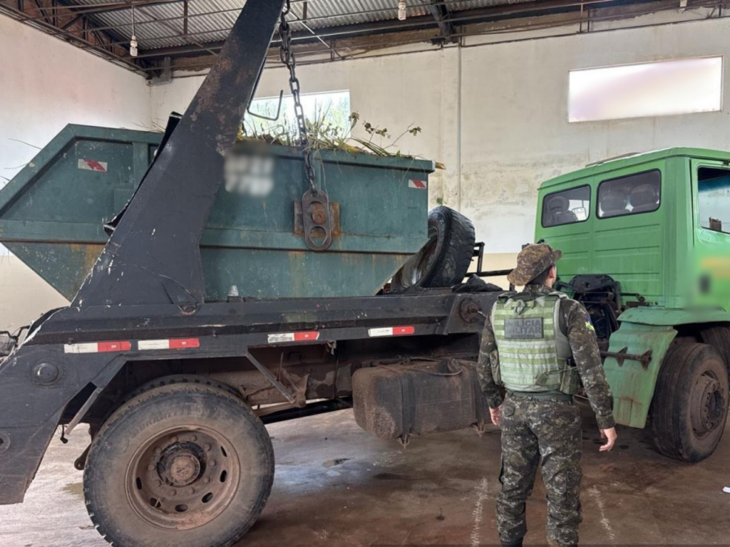 Batalhão da PM Ambiental flagra descarte irregular de resíduos e atua responsáveis