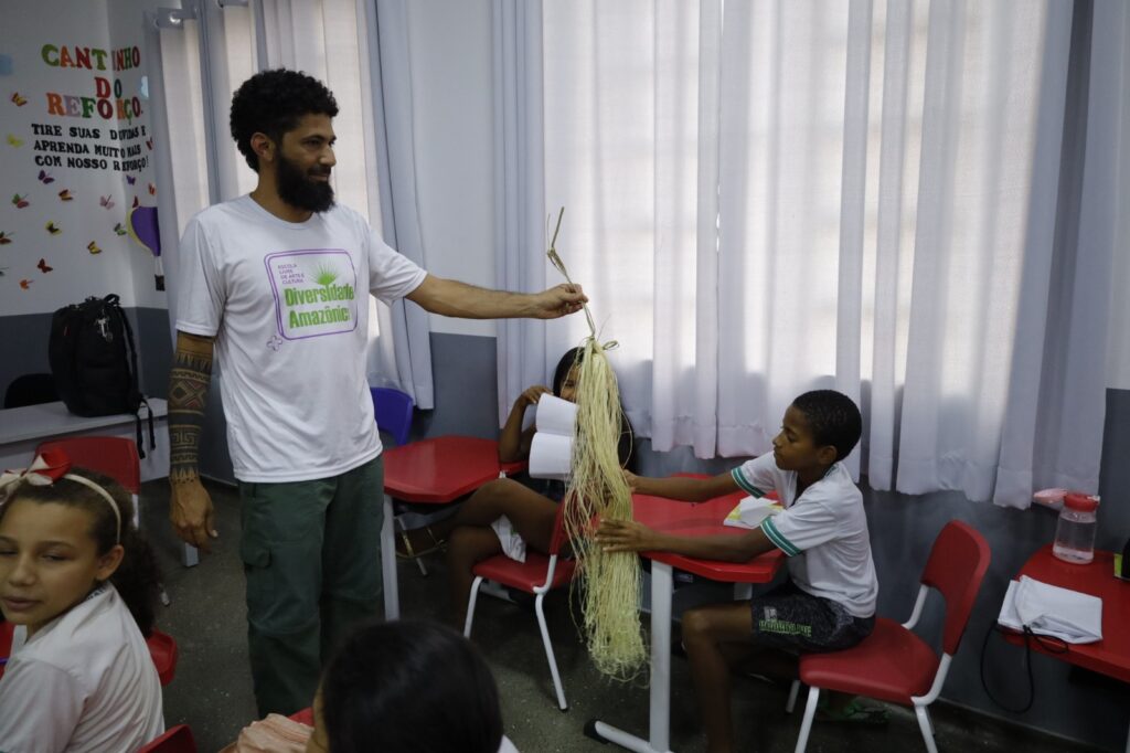 Escola Livre de Arte e Cultura Diversidade Amazônica promove 2ª Oficina de Artesanato em Palha de Buriti em Rondônia