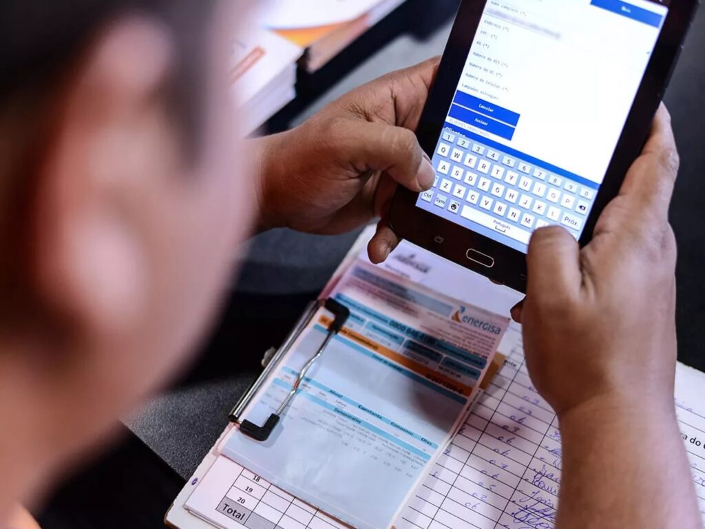 Contas de energia em atraso podem ser negociadas pelo celular; veja como fazer