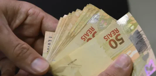 Governo propõe salário mínimo de R$ 1.717 em 2027