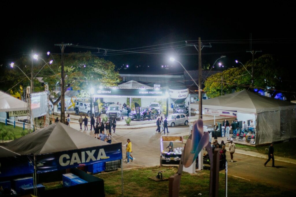 Segundo dia de ExpoVilhena atraiu grande público com rodeio, palestras e show de Hugo & Guilherme