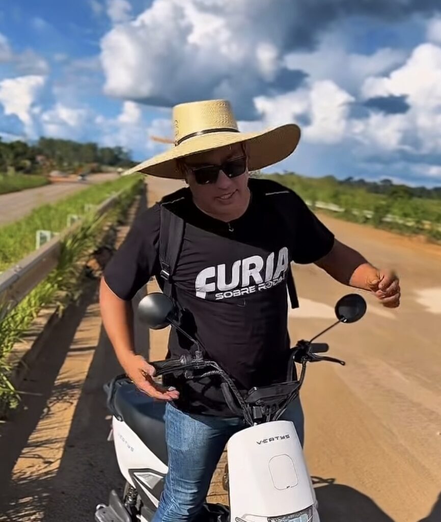 Adailton Fúria ironiza Marcos Rogério em vídeo sobre situação de rodovia em Rondônia