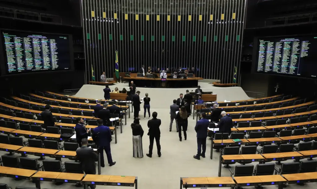Minirreforma eleitoral limita e parcela multas de partidos; entenda