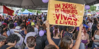 Órfãos de vítimas de feminicídio terão direito a pensão do INSS