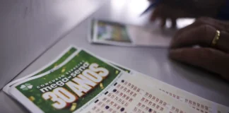 Veja as dezenas sorteadas na Mega-Sena 30 anos neste domingo