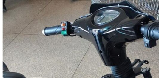 PM apreende adolescentes com drogas e apreende bicicleta elétrica furtada