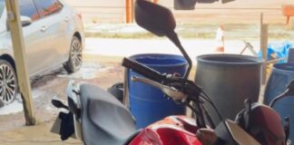 Criminosos armados invadem residência, mantêm família sob ameaça e roubam motocicleta