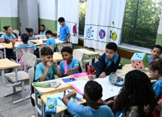 Governo fixa em R$ 5,1 mil novo piso nacional do magistério