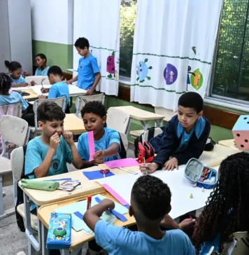 Governo fixa em R$ 5,1 mil novo piso nacional do magistério