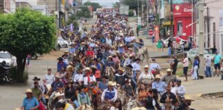Cidade para para acompanhar cavalgada da 38ª Expocol em Colorado do Oeste