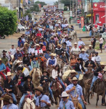 Cidade para para acompanhar cavalgada da 38ª Expocol em Colorado do Oeste