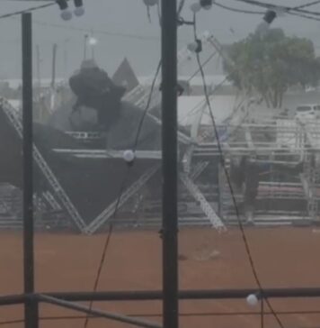 Um dia após fim da Expoari, vendaval derruba palco em Ariquemes