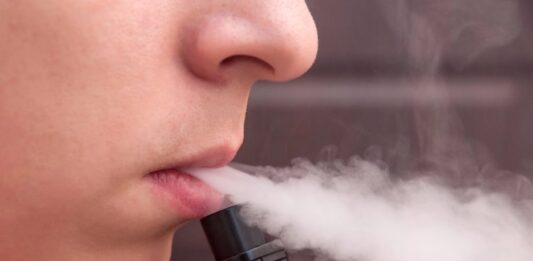 Projeto proíbe venda e publicidade de cigarros eletrônicos no Brasil