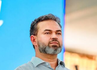 Nem no próprio nome: candidato recorre a “Bolsonaro” para tentar se apresentar ao eleitor