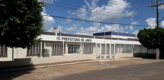 Servidores são afastados após flagrante de ‘ato íntimo’ em carro oficial da prefeitura de Jaru, RO