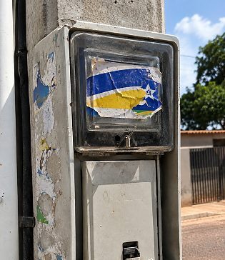 Energisa Alerta: Adesivos e santinhos em caixas de medidores podem interferir na leitura de energia