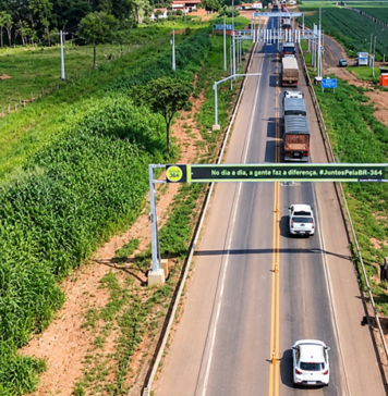 Caminhoneiro é orientado sobre isenção por eixo suspenso na BR-364
