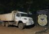 Furtos e Roubos localiza em mata caminhão roubado por bando armado