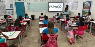 Lousas digitais ampliam recursos de aprendizagem nas escolas de Corumbiara com investimento de Ezequiel Neiva