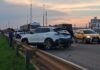 Motorista fica ferida após carro bater de frente com carreta na BR-364
