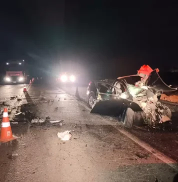 Motorista de carro morre após bater de frente com caminhão na BR-364 em Vilhena, RO