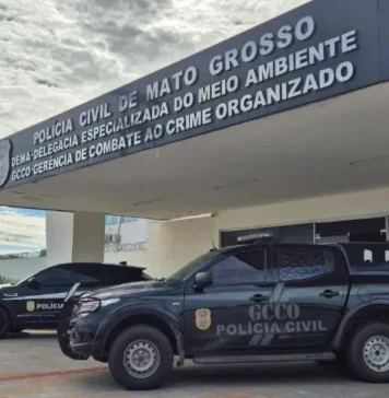 No MT: Polícia Civil cumpre mandados contra advogados suspeitos de falsificar de decisão judicial para favorecer líder de facção