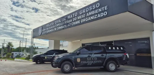 No MT: Polícia Civil cumpre mandados contra advogados suspeitos de falsificar de decisão judicial para favorecer líder de facção