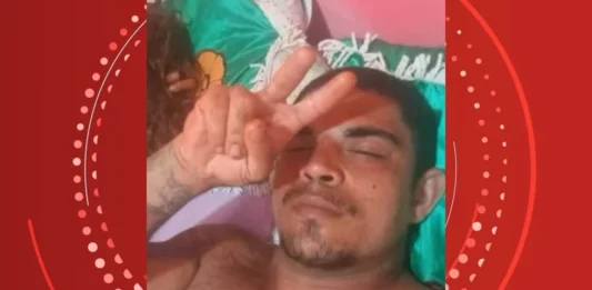 Jovem encontrado morto com sinais de tortura pode ter sido vítima de tribunal do crime, diz polícia