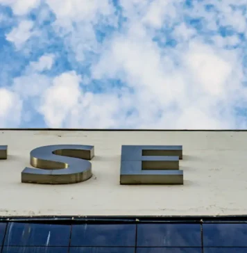 TSE dá 24 horas para Meta dar informações sobre igualdade de campanhas