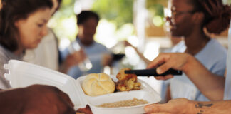 Como os benefícios alimentares contribuem para o bem-estar dos colaboradores?
