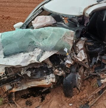 Homem morre após caminhonete aquaplanar e bater em picape em RO